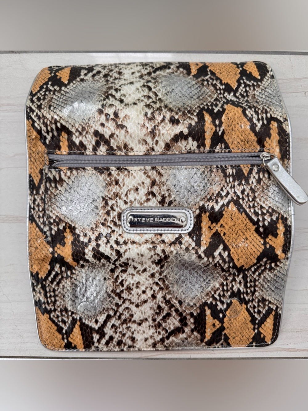 Steve Madden Silver Logo Plate Snake Print Wallet Tan & Brown - Picture 4 of 13